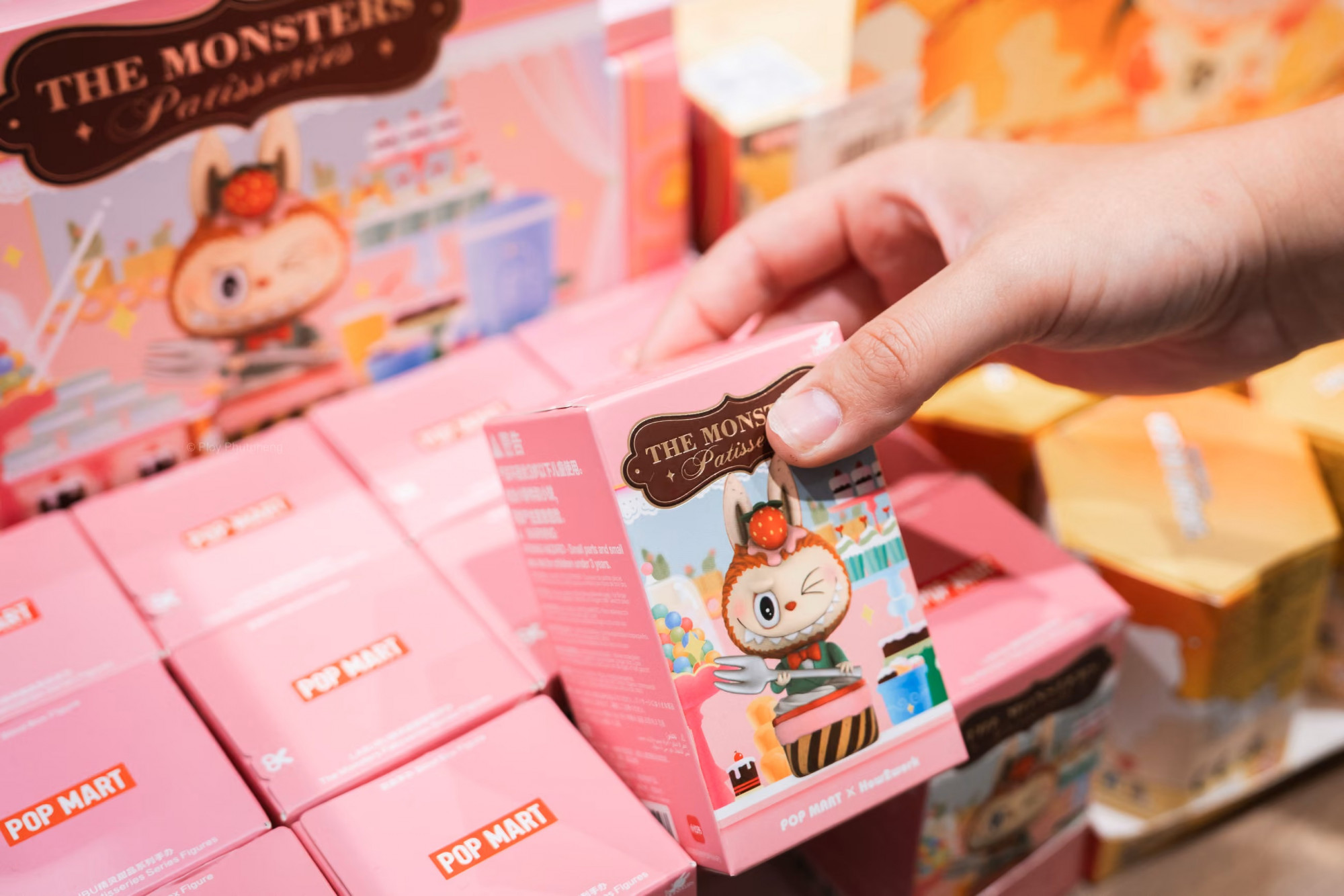 Pop Mart, công ty Trung Quốc đứng sau thương hiệu Labubus, dẫn đầu trào lưu toàn cầu về các mặt hàng hộp bí ẩn - Ảnh: Sopa Images/LightRocket/Getty Images