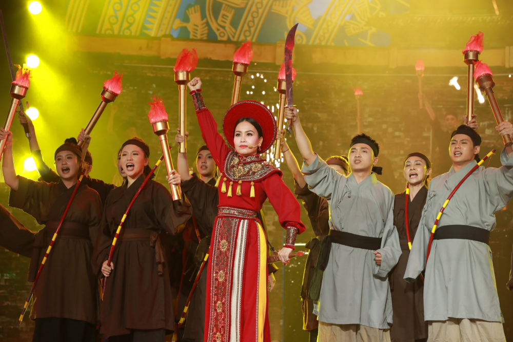 Chương trình Tự tình quê hương đã trở thành một thương hiệu của ca sĩ Cẩm Ly nhiều năm qua.