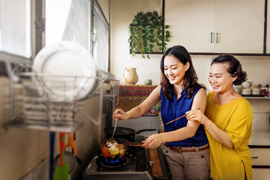 Hạnh phúc năm mới khởi đầu từ góc bếp bình an - Ảnh: Frepik