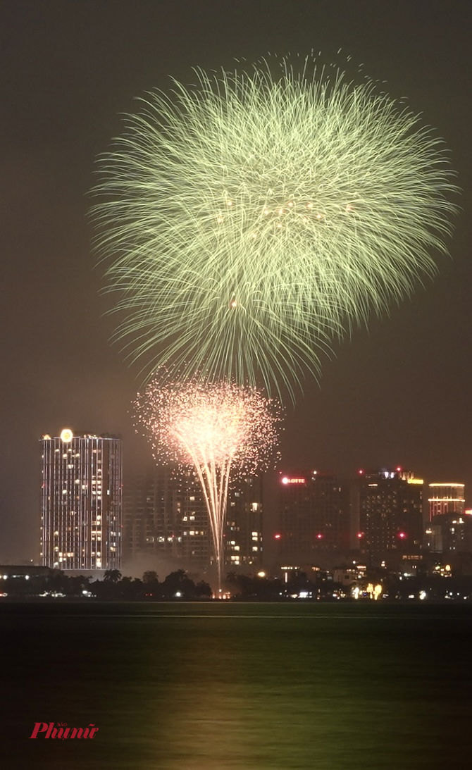 Mỗi trận địa tầm cao sử dụng 700 quả pháo, 60 giàn pháo hoa tầm thấp và 30 giàn pháo hoa hỏa thuật, giàn phun hoa.