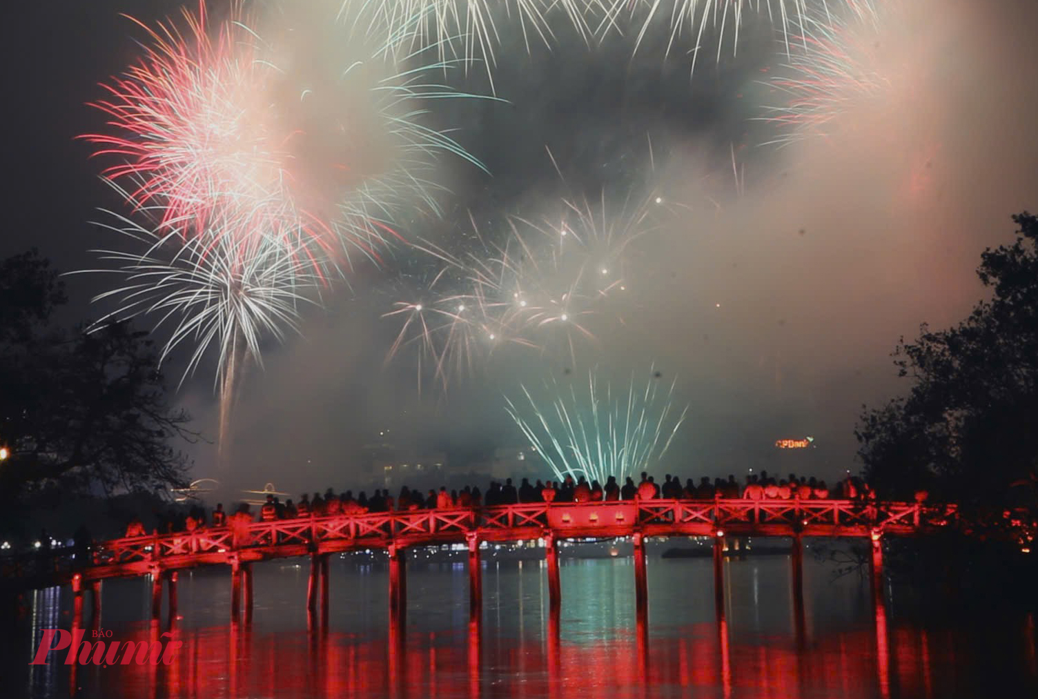 Thời gian bắn pháo hoa kéo dài 15 phút, 0h-0h15 ngày 17/2 (mùng 1 Tết).