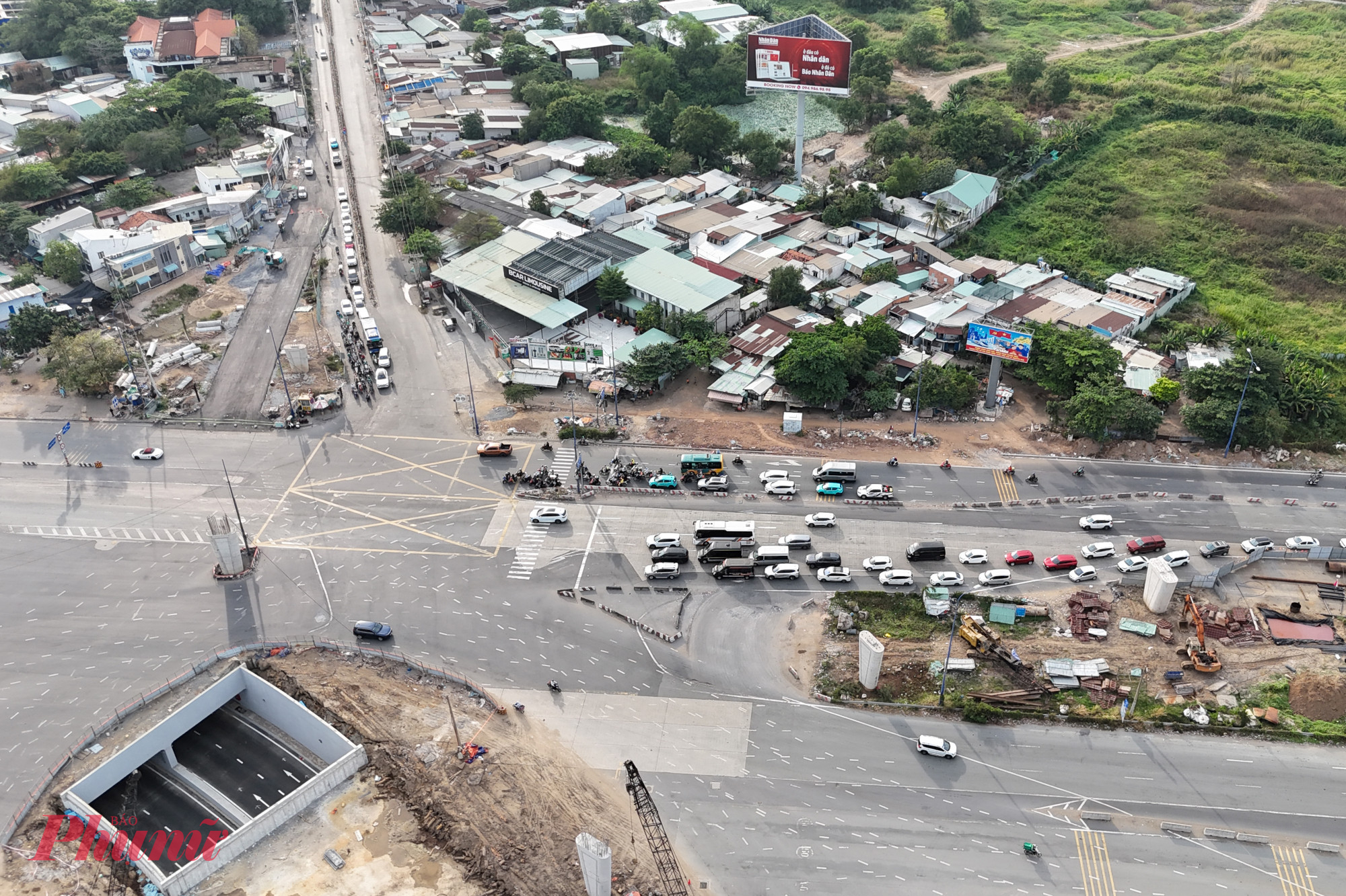 Ghi nhận tại cửa ngõ phía đông, đoạn qua nút giao An Phú dòng phương tiện thưa thớt như các tuyến đường trong trung tâm thành phố.