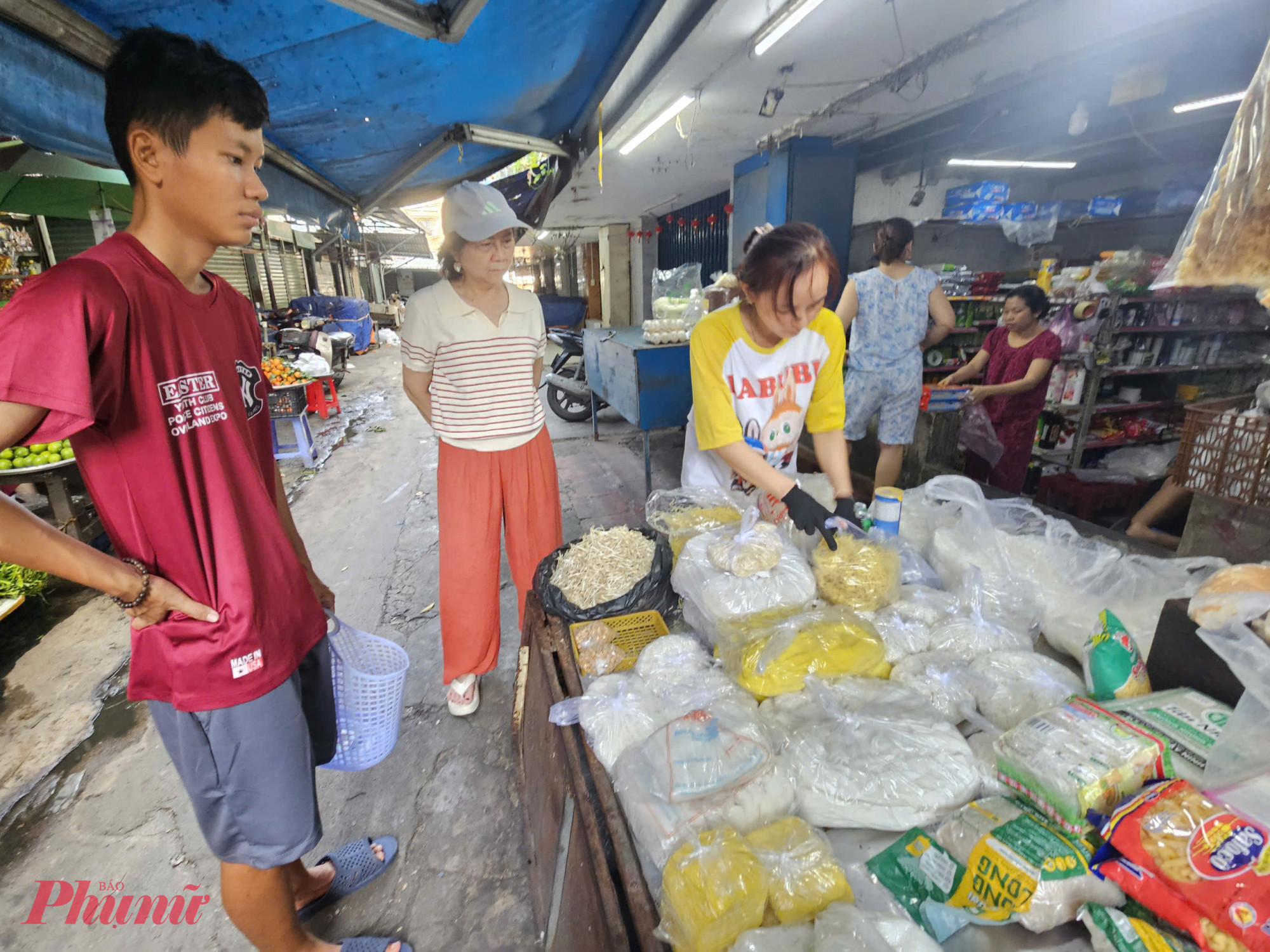 Giá các mặt hàng giữ ổn định so với trong tết, thậm chí nhiều mặt hàng ghi nhận giảm mạnh so sức mua yếu.