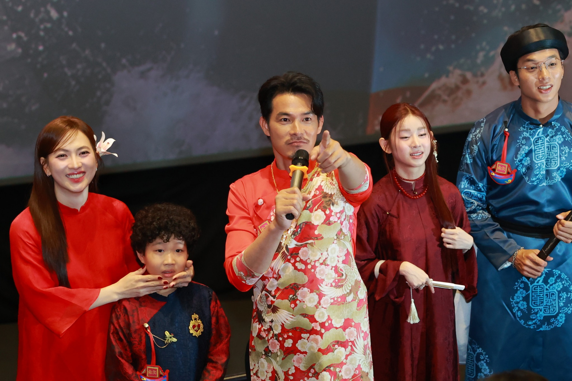 Quách Ngọc Ngoan lần đầu tiên ăn tết với cinetour 