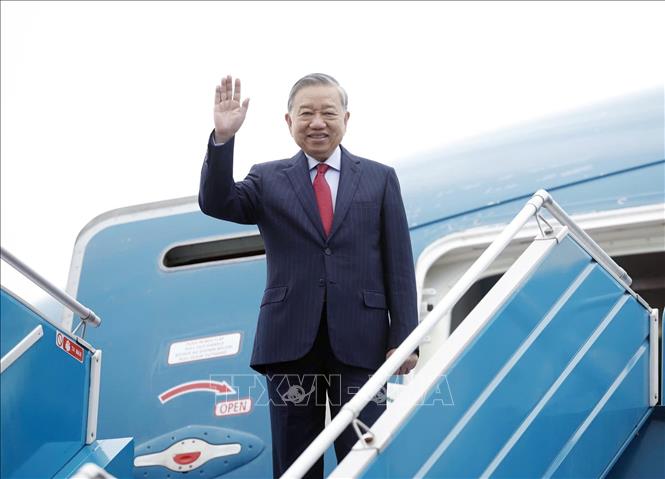 Tổng Bí thư Tô Lâm rời Hà Nội, lên đường tham dự cuộc họp khai mạc Hội đồng Hòa bình về Gaza 