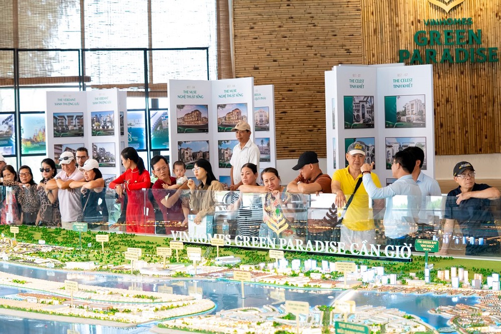 Từ trải nghiệm lễ hội xuân, nhiều du khách đã “chốt” ngay dự án trong hành trình khám phá - Ảnh: Vingroup