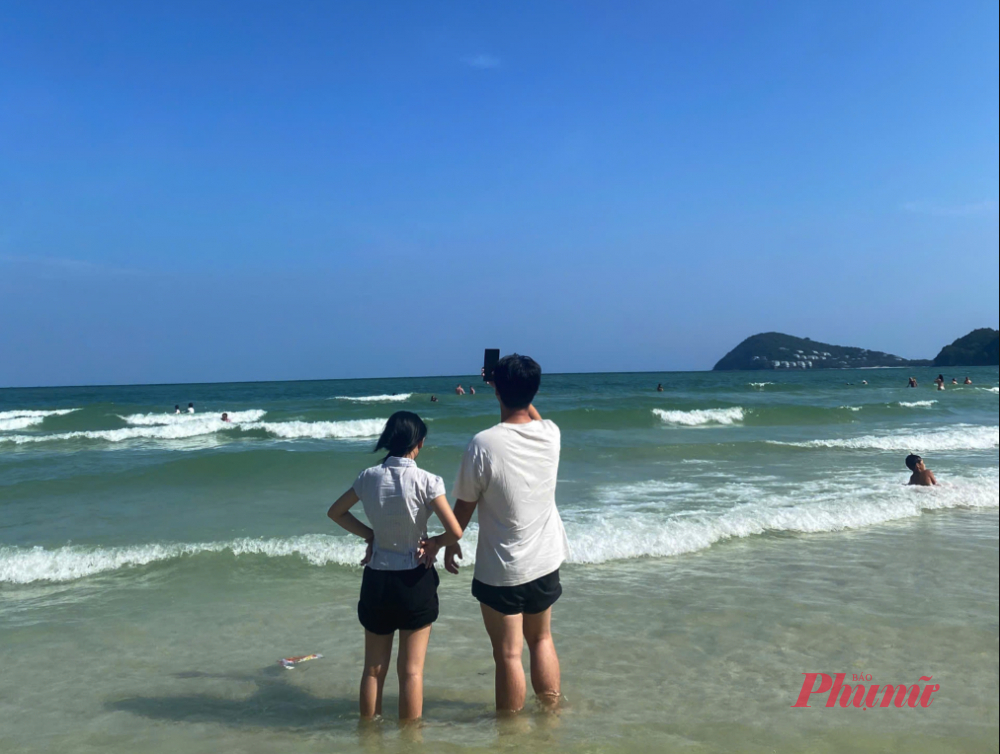 Nước biển trong xanh, nắng đẹp, thời Phú Quốc tiết dịu mát - Ảnh: HP