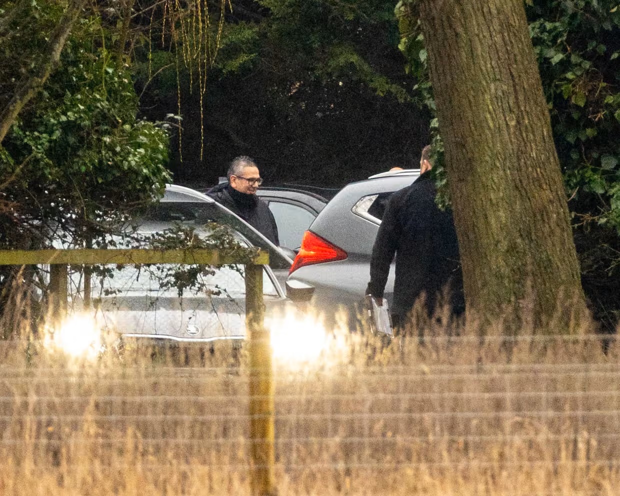 Cảnh sát có mặt tại trang trại Wood thuộc khu đất Sandringham ở Norfolk hôm 19/2 - Ảnh: Bav Media