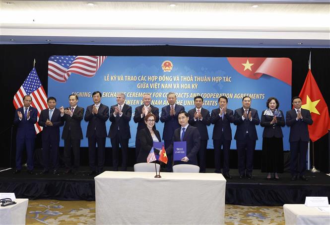 Tổng Bí thư Tô Lâm chứng kiến lễ ký và trao các hợp đồng, thỏa thuận hợp tác của Việt Nam và Hoa Kỳ Tổng Bí thư Tô Lâm chứng kiến lễ trao Hợp đồng mua hệ thống xạ trị ung thư proton Mevion S250-FIT giữa Bệnh viện Đa khoa Tâm Anh và Công ty Mevion Medical Systems. Ảnh: Thống Nhất/TTXVN