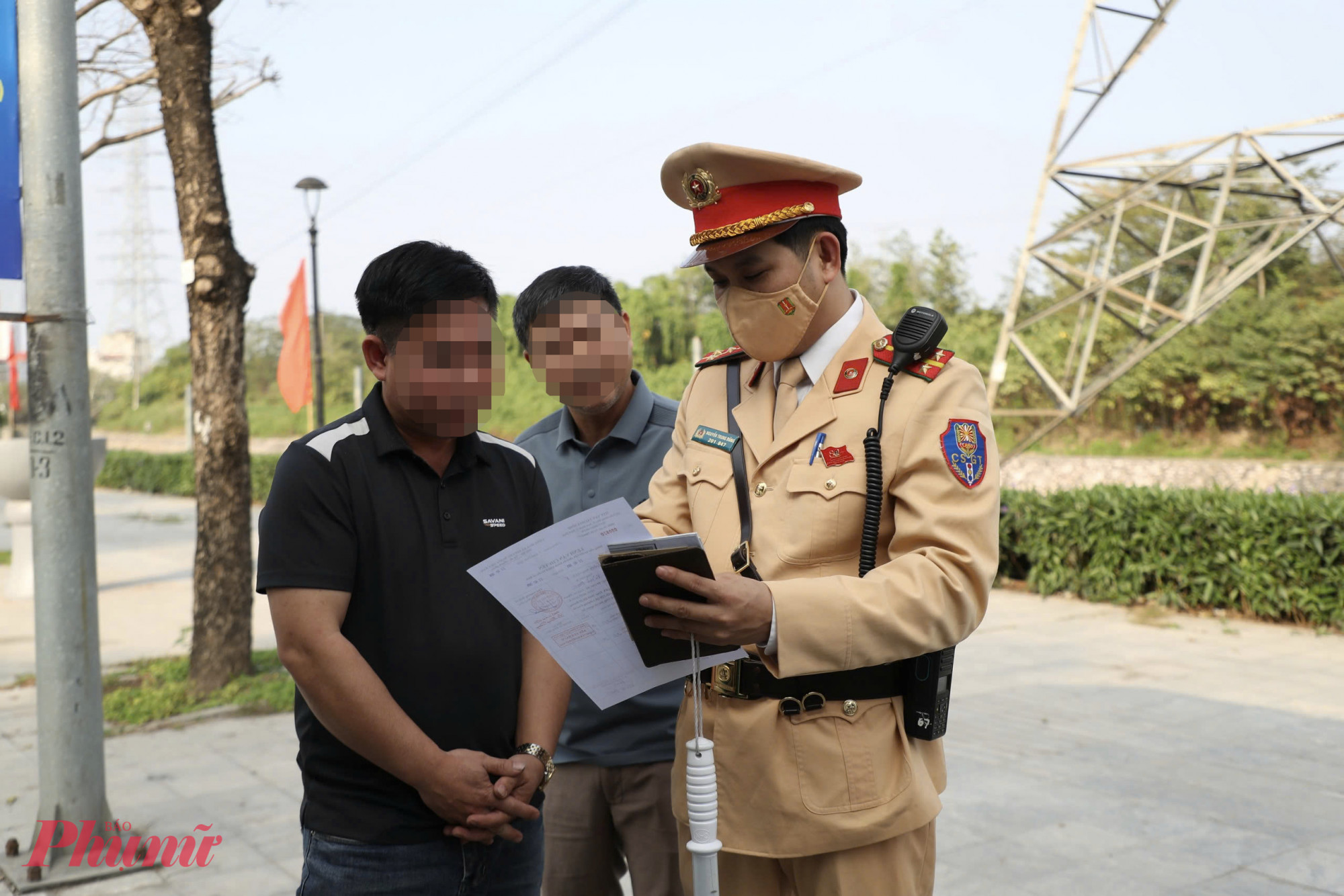 Tài xế Đào Hoàng T. cho biết do dịp Tết nhà xe không tăng giá vé nên chở thêm khách để tăng thu nhập.