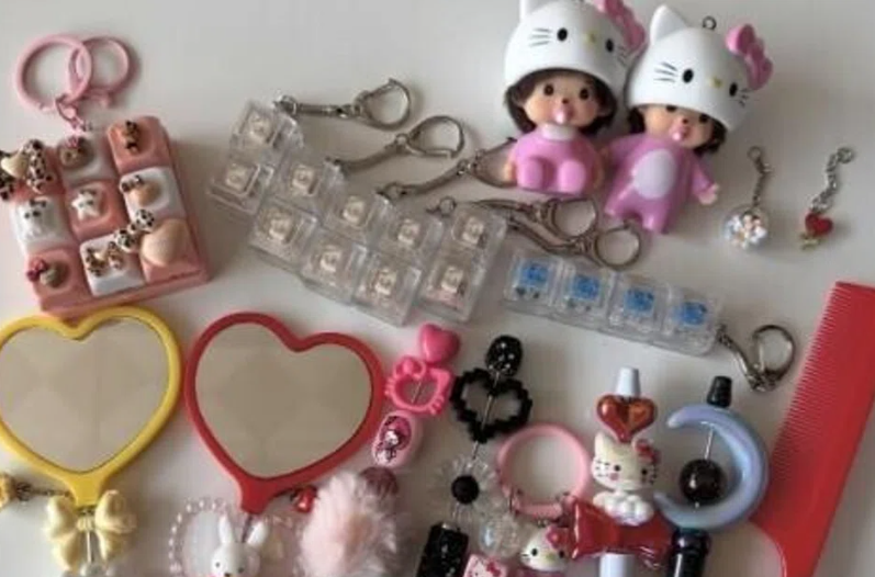 Các đồ vật hàng ngày được biến thành các phụ kiện được cá nhân hóa trong vòng vài phút.  ẢNH: THE KOREA HERALD