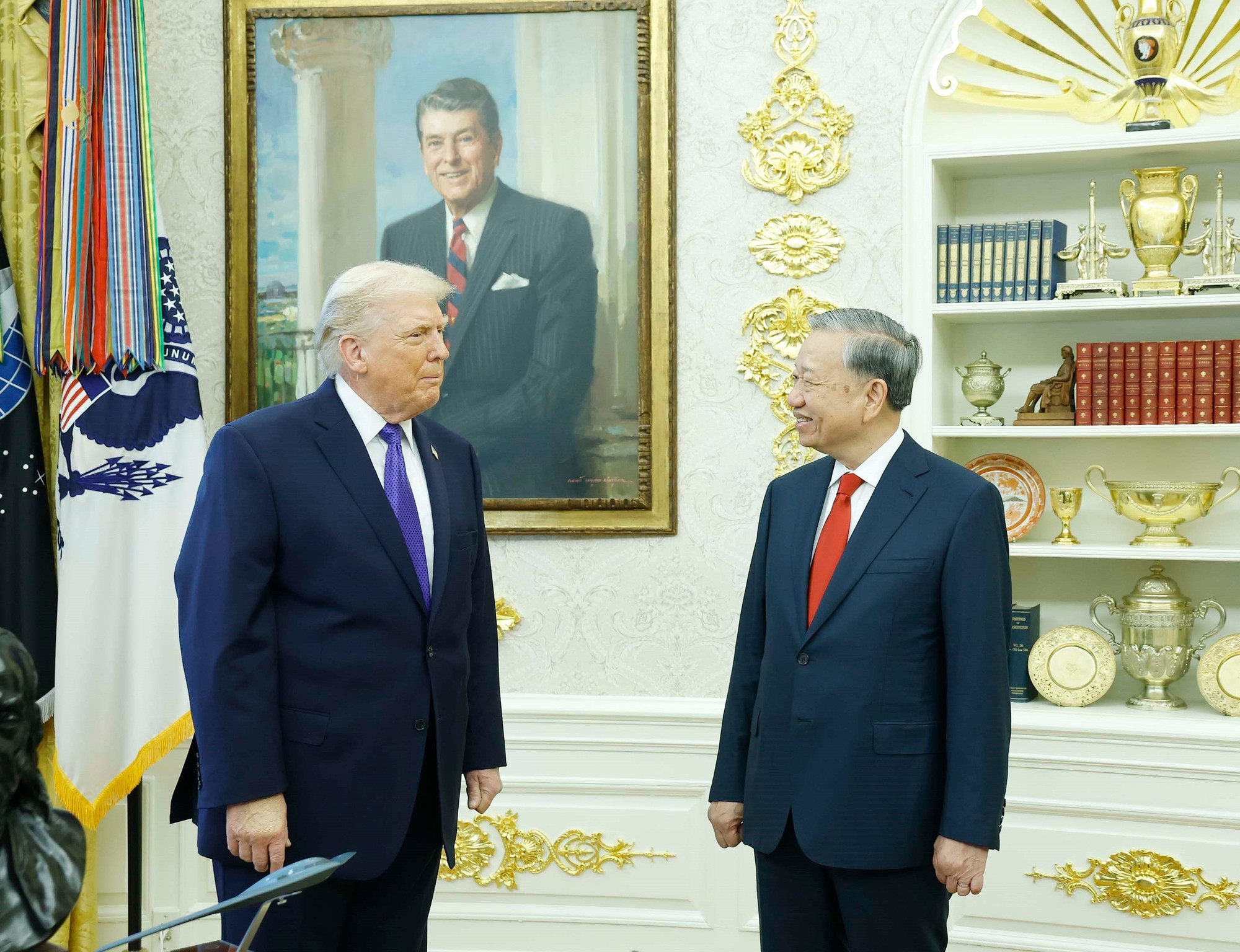 Tổng Bí thư Tô Lâm gặp Tổng thống Hoa Kỳ Donald Trump. (Ảnh: Thống Nhất/TTXVN)