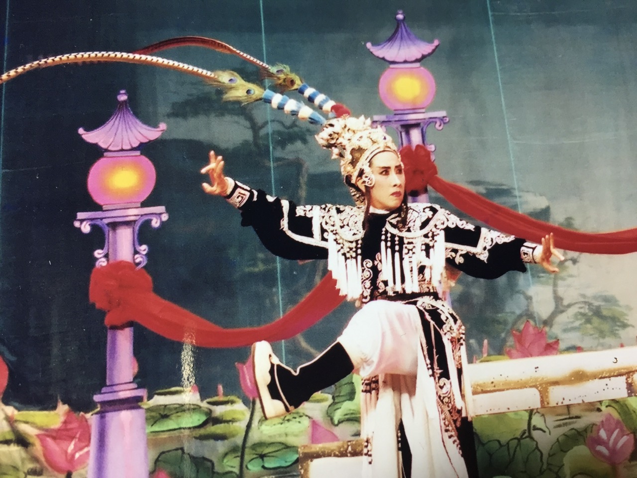 NSƯT Ngọc Dung cũng lưu lại những ấn tượng đặc biệt khi vào vai kép - vai Lữ Bố - Ảnh do nhân vật cung cấp  