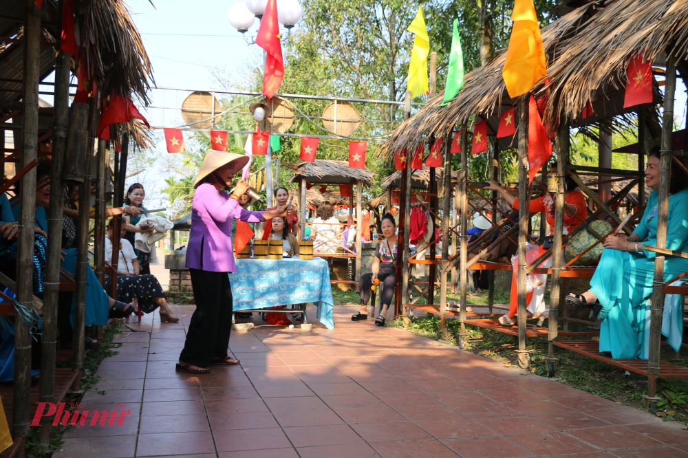 Hội bài chòi tại Cầu ngói Thanh Toàn đã trở thành điểm nhấn du lịch cộng đồng của Huế. Du khách trong và ngoài nước khi đến tham quan cây cầu cổ thường hào hứng tham gia trò chơi, tìm hiểu về nét văn hóa đặc trưng của miền Trung Việt Nam.
