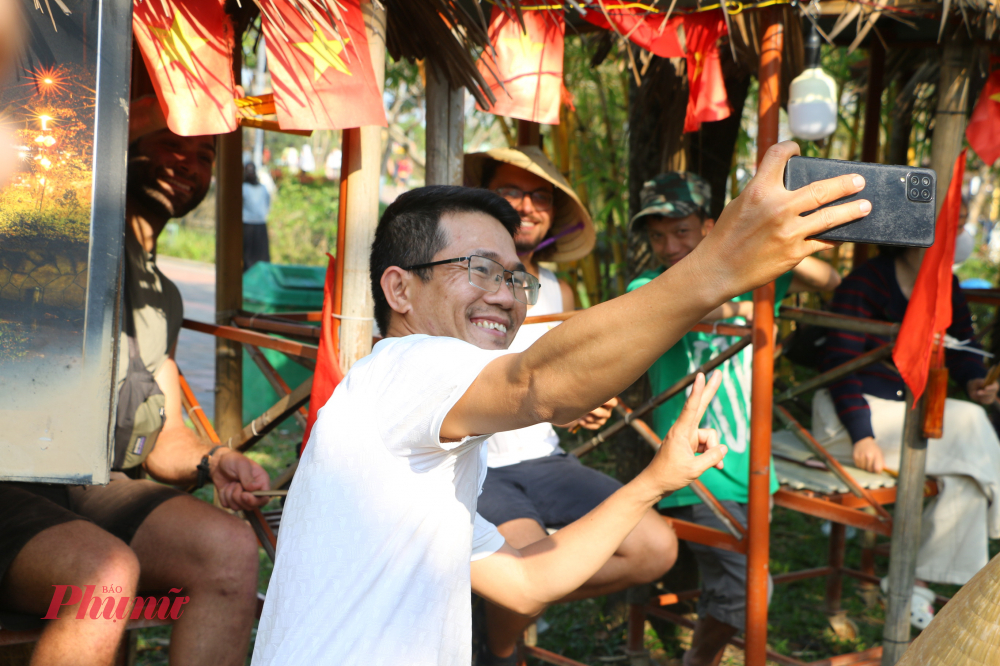 Những ngày Tết Bính Ngọ 2026 di tích cầu ngói Thanh Toàn vui nhộn hơn với lễ hội bài chòi chào xuân mới Bính Ngọ