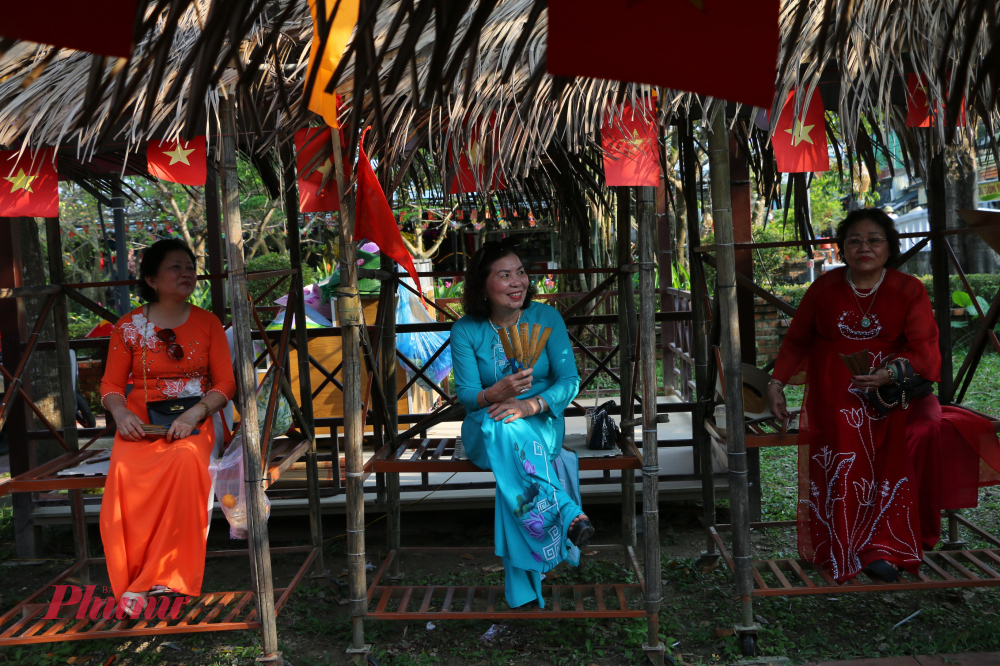 Trong bối cảnh đời sống hiện đại với nhiều hình thức giải trí mới, việc duy trì và phát huy hội bài chòi tại Cầu ngói Thanh Toàn mang ý nghĩa đặc biệt quan trọng. Đây không chỉ là hoạt động văn hóa mà còn là cách gìn giữ ký ức, bản sắc và niềm tự hào của người dân xứ Huế.