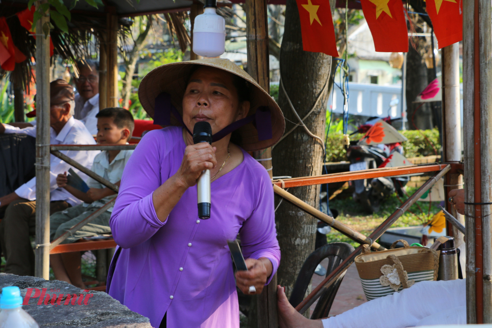 Đến với hội bài chòi mừng xuân Bính Ngọ tại cầu ngói Thanh Toàn Trẻ em, người lớn, người cao tuổi đều có thể tham gia, tạo nên một sân chơi cộng đồng đậm tính gắn kết.