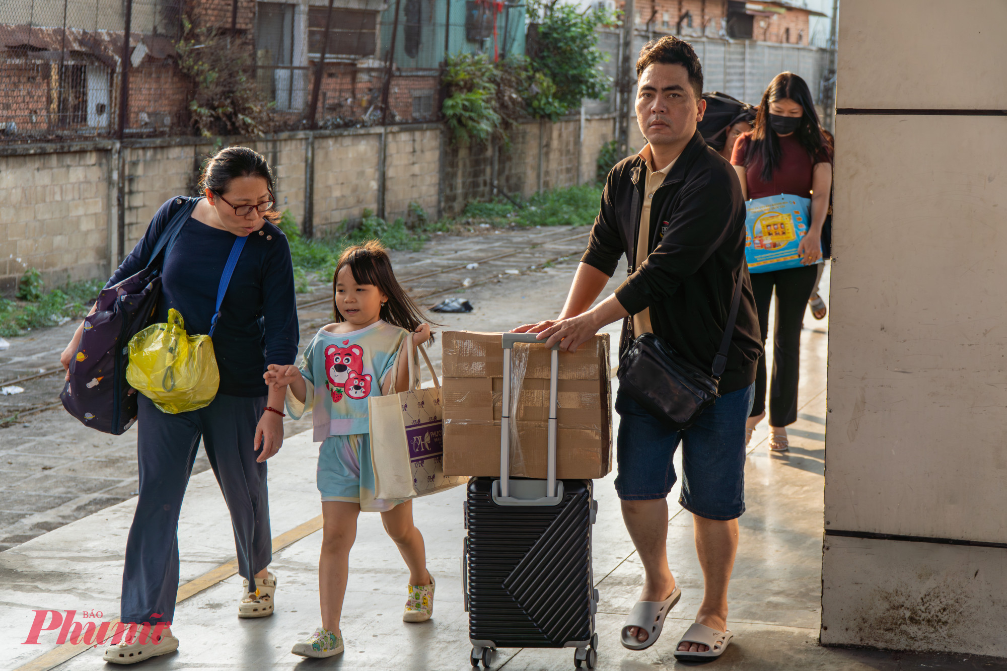 Hành trình đi tàu kéo dài hơn 30 giờ từ Hà Nội đến TPHCM, nhưng hầu hết hành khách đều tràn đầy sinh lực và phấn khởi vì được tận hưởng một kỳ nghỉ Tết Nguyên đán dài ngày, ấm áp và hạnh phúc ở quê nhà.