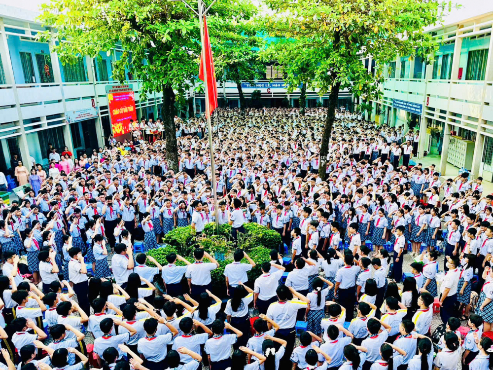 Ngày chào cờ ý nghĩa của học sinh Trường THCS Trần Quốc Tuấn
