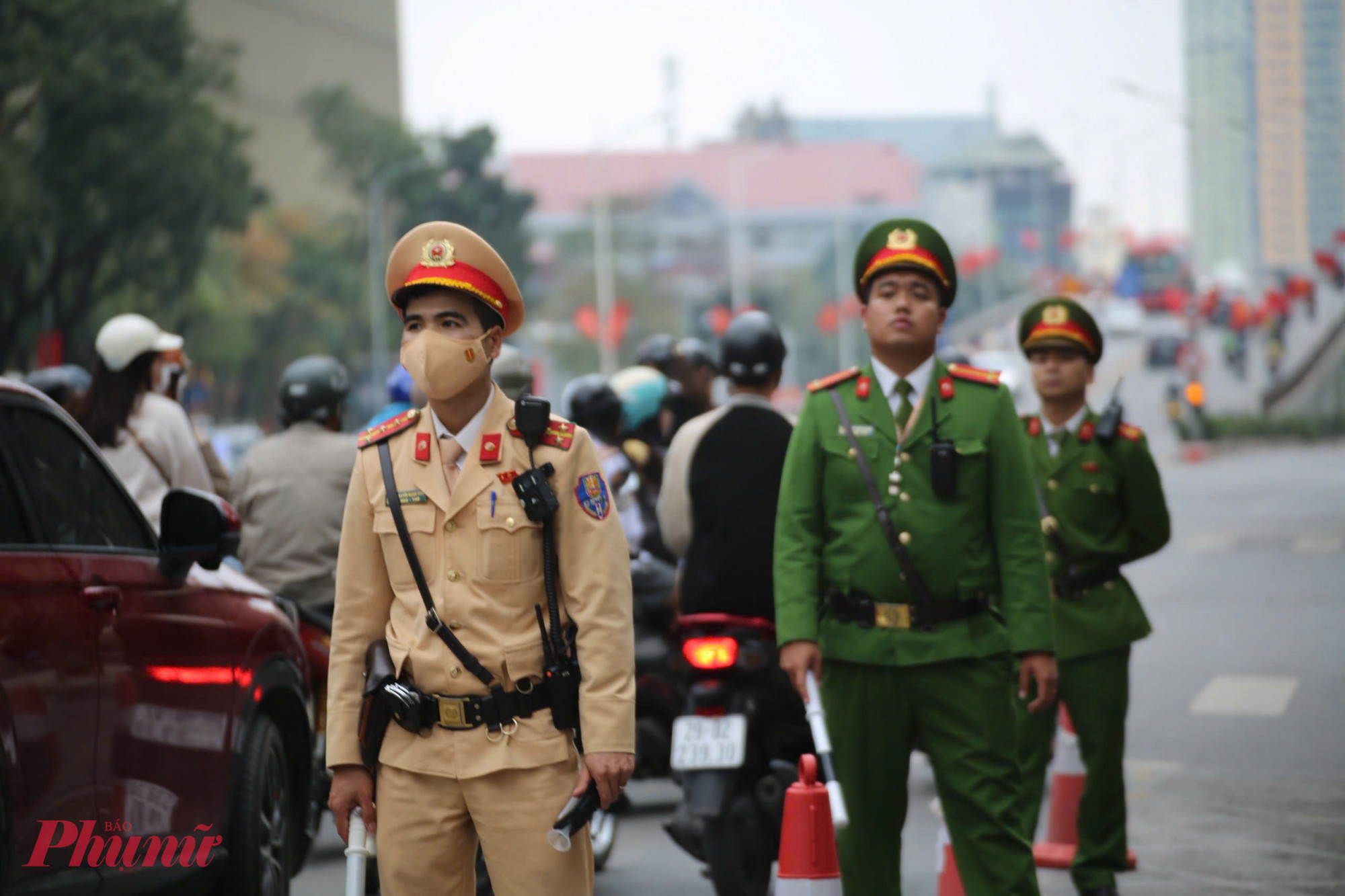 Trung tá Nguyễn Văn Hải, cán bộ Đội CSGT đường bộ số 2 cho biết: “Trong những ngày đầu Xuân mới, nhu cầu gặp mặt, chúc Tết, giao lưu ăn uống tăng cao, tuy nhiên mỗi người dân cần nâng cao ý thức chấp hành pháp luật về trật tự, an toàn giao thông; tuyệt đối không điều khiển phương tiện khi đã sử dụng rượu, bia. Để những ngày Xuân thực sự trọn vẹn, an toàn, mỗi người hãy chủ động lựa chọn phương án di chuyển phù hợp như sử dụng phương tiện công cộng, nhờ người thân đưa đón hoặc lựa chọn các dịch vụ đưa đón đang phổ biến hiện nay”.