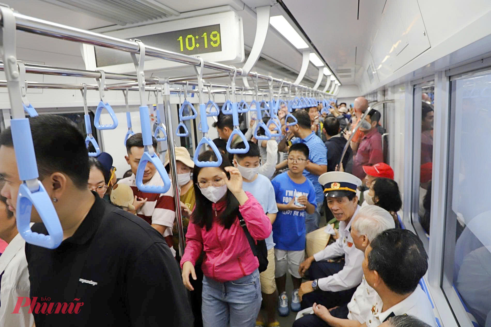 Metro số 1 đạt hơn 571.000 lượt khách trong dịp Tết Bính Ngọ 2026 - Ảnh: Nguyễn Văn