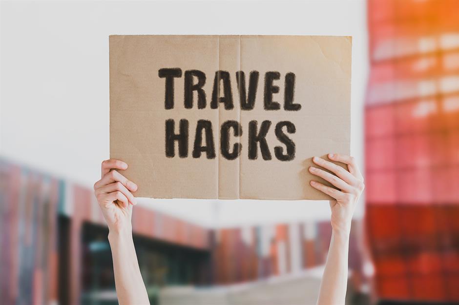 Mạng xã hội tràn ngập những mẹo du lịch được gắn mác thông thái, nhưng thực tế lại thường phản tác dụng. Dữ liệu từ Hellotickets cho thấy 38% du khách tốn kém hơn khi làm theo các thủ thuật này. Từ những chuyến bay giá rẻ gây rắc rối hậu cần đến bẫy WiFi miễn phí làm tăng phí chuyển vùng, việc chạy theo món hời đôi khi khiến bạn phải trả giá đắt hơn cả số tiền tiết kiệm được.