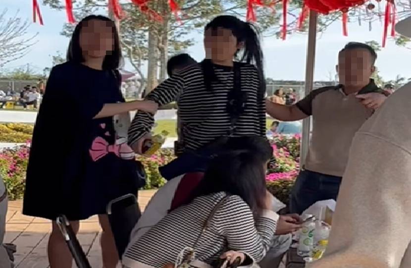 Xảy ra mâu thuẫn chỉ vì giành ghế ngồi tại quán cà phê - ảnh: MXH