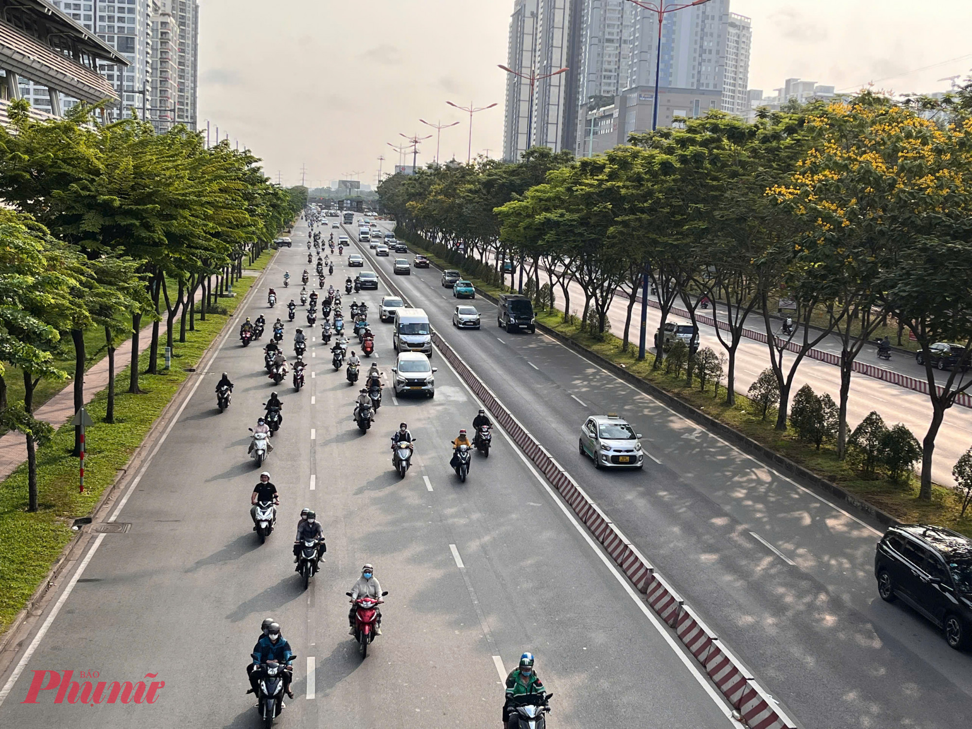 Người dân từ khu vực Thủ Đức vào trung tâm TPHCM dễ thở hơn khi lưu thông trên đường Võ Nguyên Giáp