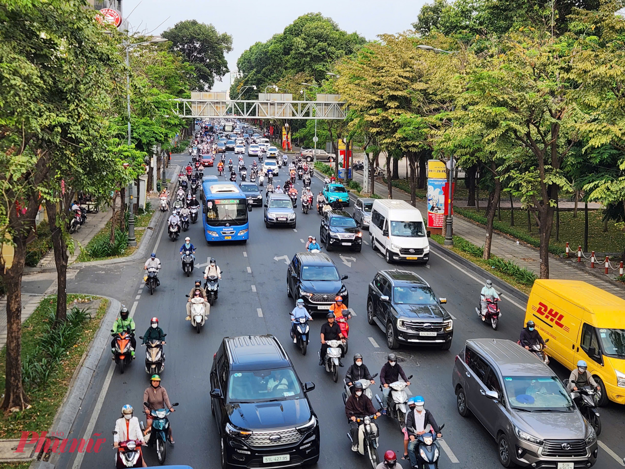 Đường Hoàng Văn Thụ qua cửa ngõ sân bay Tân Sơn Nhất cũng thông thoáng phương tiện