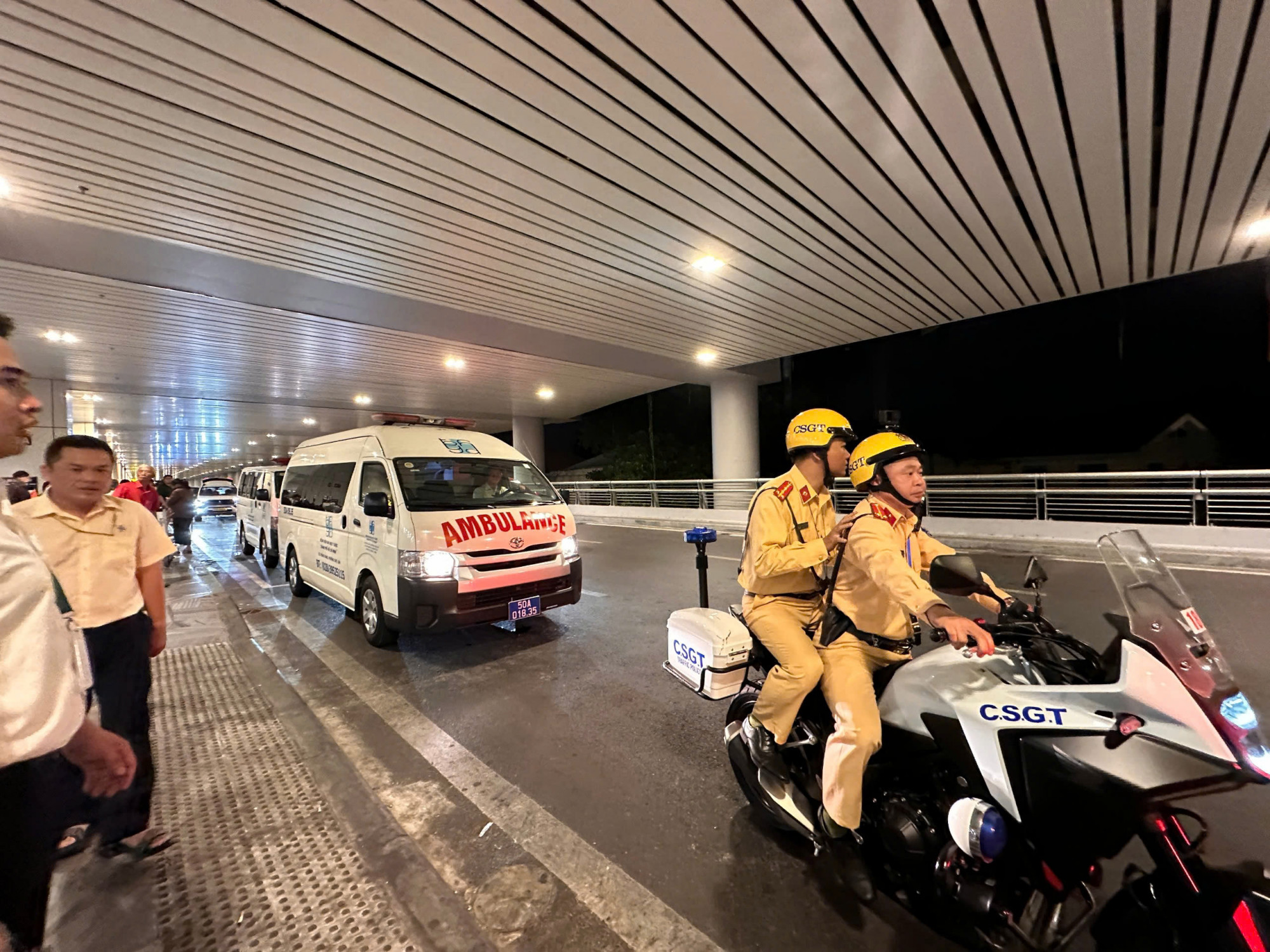 Tạng hiến được vận chuyển khẩn trương về ghép cho cháu bé 11 tuổi suy tim giai đoạn cuối (ảnh: BVCC)