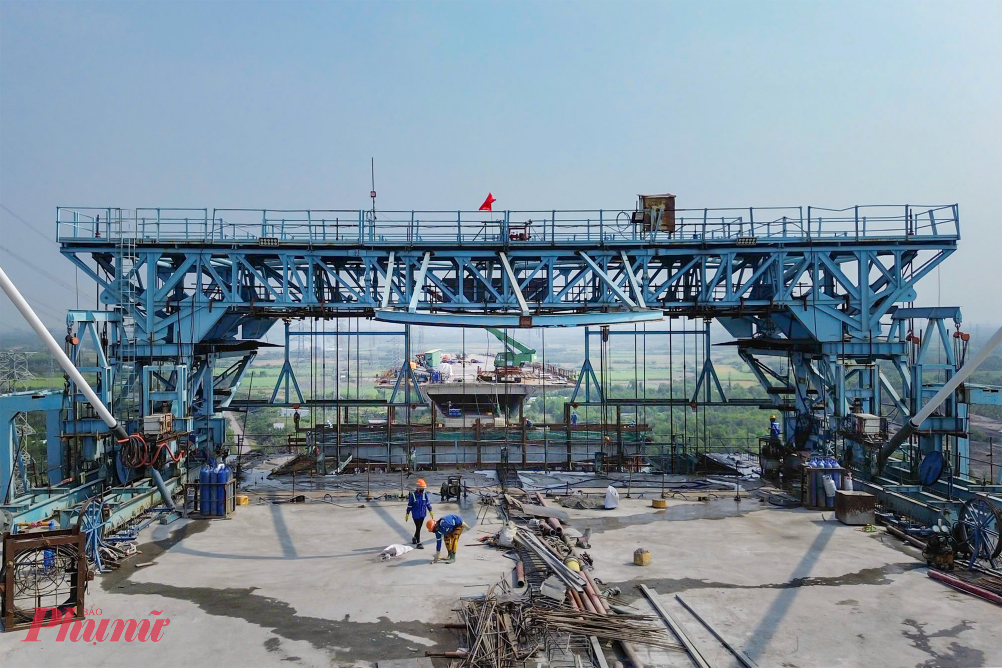 Vừa qua, đơn vị thi công đã lên phương án tổ chức thi công xuyên Tết Nguyên đán 2026 với khoảng 100 kỹ sư, công nhân ở lại công trường để đảm bảo dòng chảy công việc không bị gián đoạn.