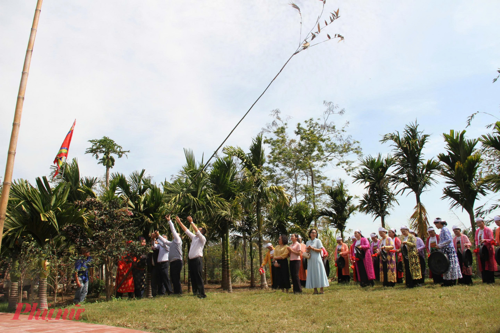 Lễ khai hạ (hạ nêu) diễn ra trong không khí trang nghiêm