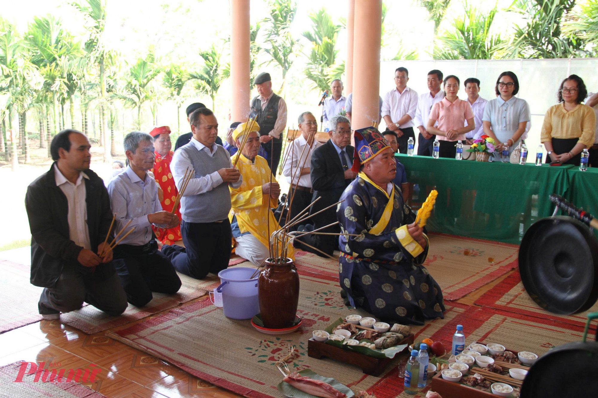 Nghi thức cúng các vị vua trong đình