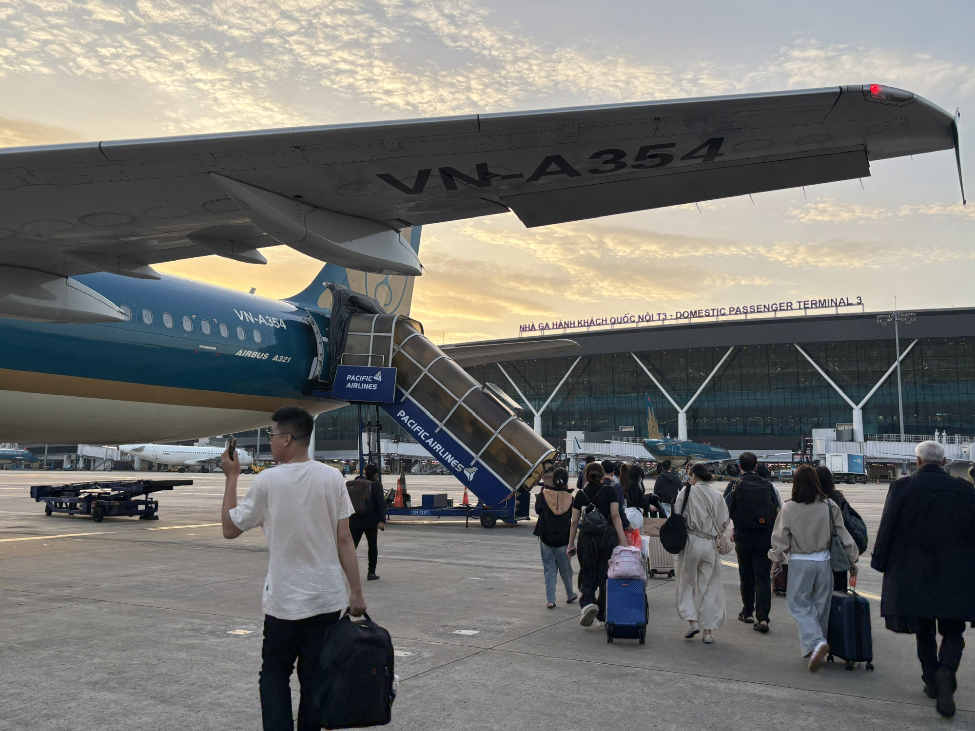 Người lao động xa quê rời thành phố Hồ Chí Mình, về quê đón Tết. Ảnh: Thành Vũ