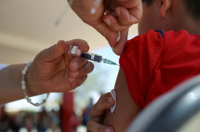 Mỹ không còn khuyến nghị mọi trẻ em được tiêm chủng chống lại một số bệnh, bao gồm rotavirus, cúm và Covid-19.