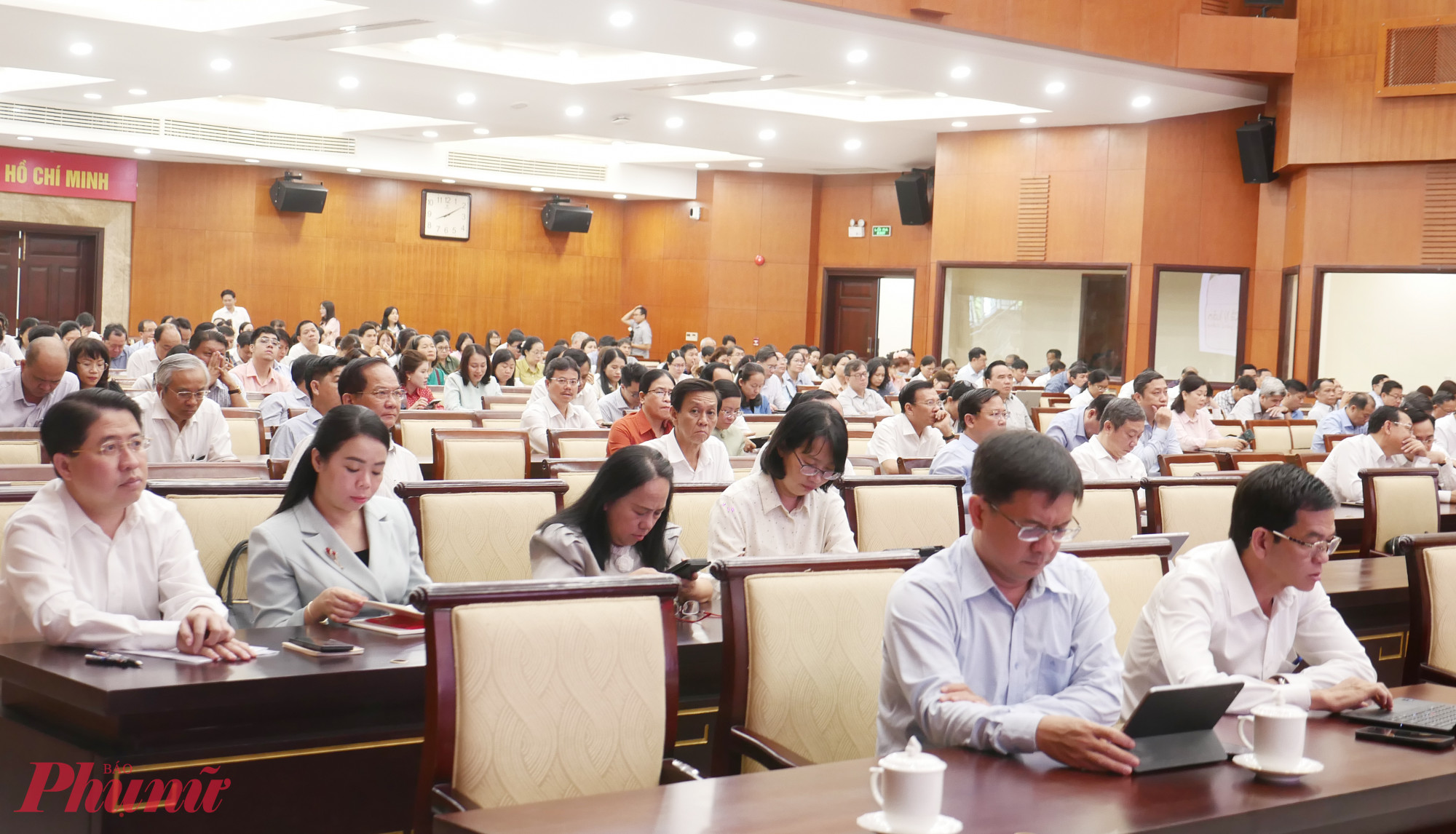 Các đại biểu dự hội nghị trực tuyến tại điểm cầu Hội trường TPHCM - Ảnh: Trang Nguyễn