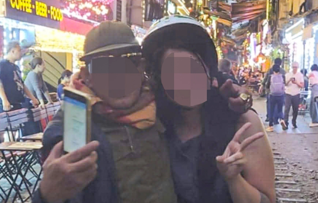 Nam tài xế cùng du khách nước ngoài trong vụ việc. Ảnh: MXH