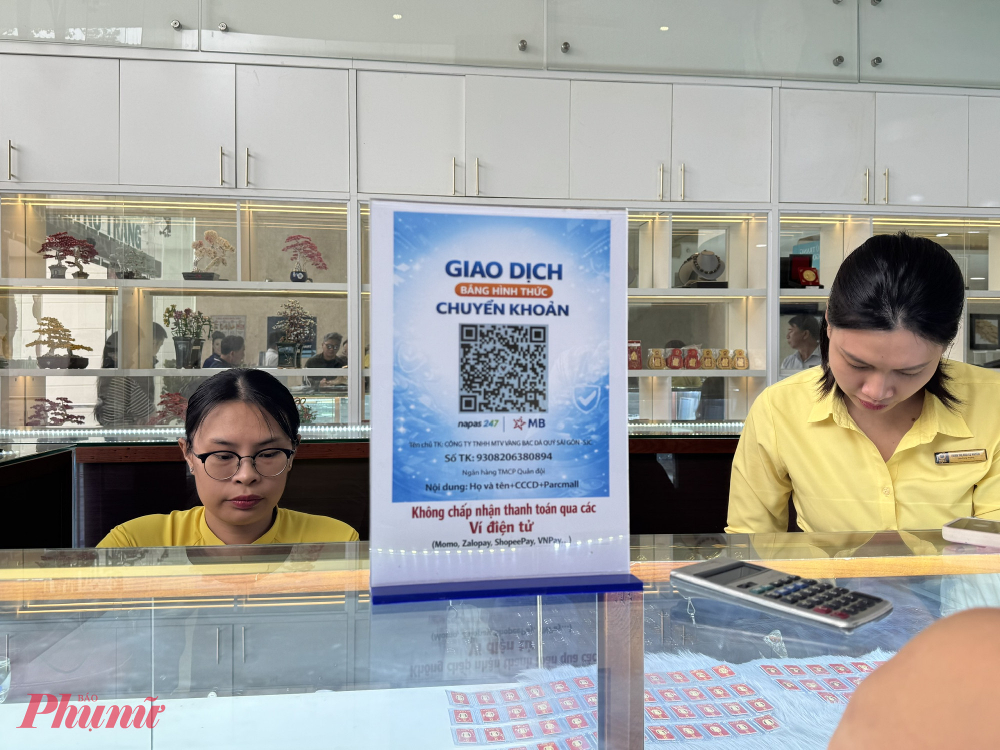 Theo quy định của Công ty, khách chỉ được phép chuyển tiền từ tài khoản cá nhân sang tài khoản công ty, 