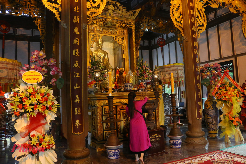 Phần lễ được tổ chức trang trọng, gồm các nghi lễ truyền thống và nghi lễ Phật giáo như: Lễ Hưng tác, Lễ Bạch Phật Khai kinh - Cầu quốc thái dân an, Lễ Tiên Thường (cáo giỗ), Lễ Cúng thí - Nhiên hoa đăng cầu quốc thái dân an. Phần quan trọng nhất của lễ hội là Lễ Kỵ Đức Bà Công chúa Huyền Trân - lễ chính thức diễn ra vào sáng mùng 09 tháng Giêng, với các nghi thức dâng hương, nhạc lễ và chương trình khai mạc trang nghiêm, giàu bản sắc.