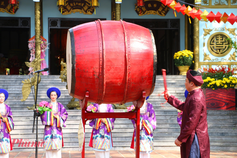 Sau tiếng tróng khai hội được vang lên hội Đền Huyền Trân Xuân Bính Ngọ bắt đầu vào hội với nhiều hoạt động văn hóa, nghệ thuật và thể thao truyền thống như: biểu diễn trống hội, ca múa nhạc, ca Huế, dân ca Huế, hòa tấu nhạc cụ dân tộc, bài chòi, biểu diễn võ thuật cổ truyền...