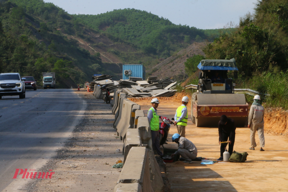 Năm mới bắt đầu bằng những khối bê tông được đổ xuống, những mét đường được nối dài. Giữa mênh mang núi đồi miền Trung, công trường cao tốc Hòa Liên – La Sơn hiện lên như một đại công trường của niềm tin và khát vọng phát triển.