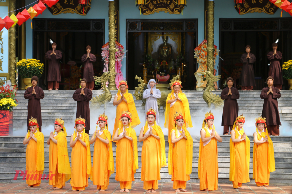 Lễ hội đền Huyền Trân thường được tổ chức vào ngày mùng 9 tháng Giêng âm lịch hằng năm. Phần lễ diễn ra trang trọng với nghi thức dâng hương, tế lễ truyền thống nhằm tưởng niệm công đức của công chúa. 