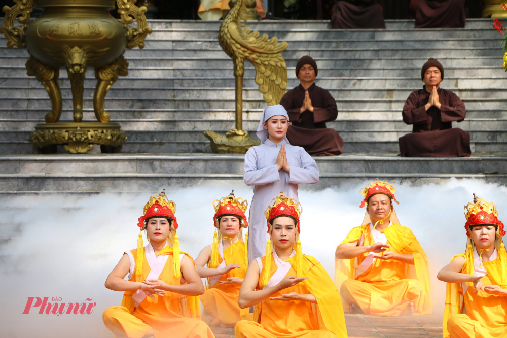 Đó không phải là câu chuyện của một công chúa, mà là câu chuyện của một người phụ nữ đặt vận mệnh quốc gia lên trên hạnh phúc riêng. Theo bước chân bà, những lớp cư dân Đại Việt đầu tiên đã vào khai phá vùng đất mới, mang theo lúa nước, phong tục, tín ngưỡng, tiếng nói và nếp sống Việt. 