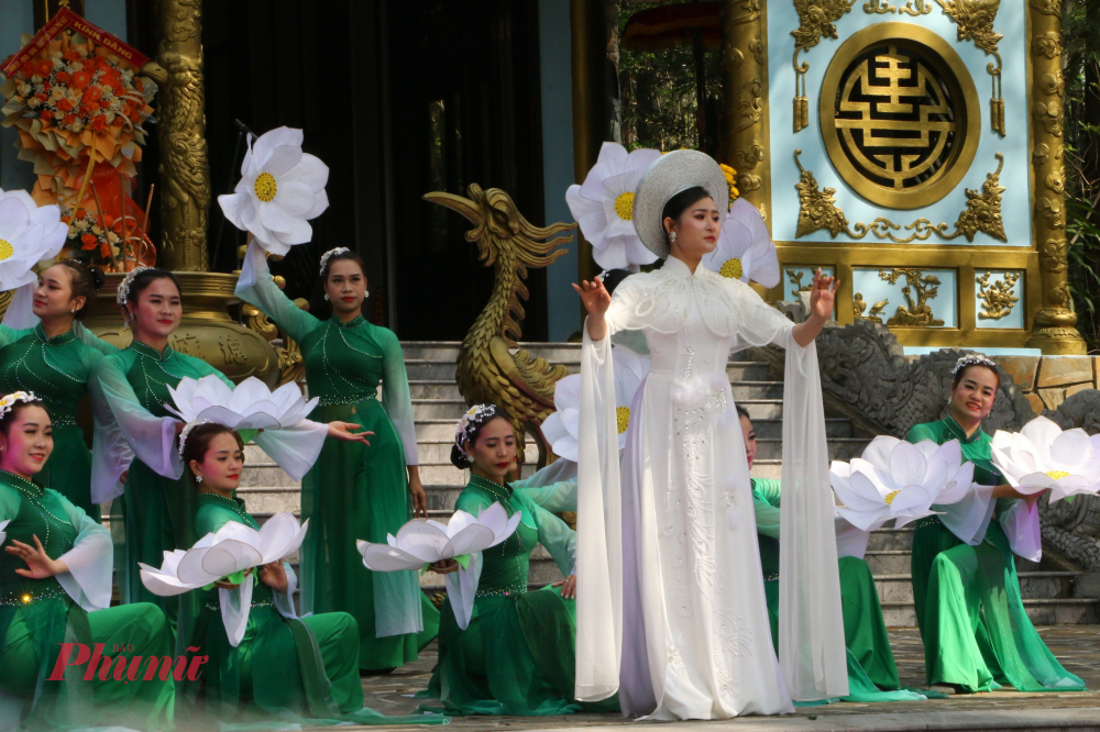 Ở Huế hôm nay, trên núi Ngũ Phong, Trung tâm Văn hoá Huyền Trân, được xây dựng từ năm 2006, là một lời tri ân đối với công lao mở cõi của Phật hoàng và công chúa. 