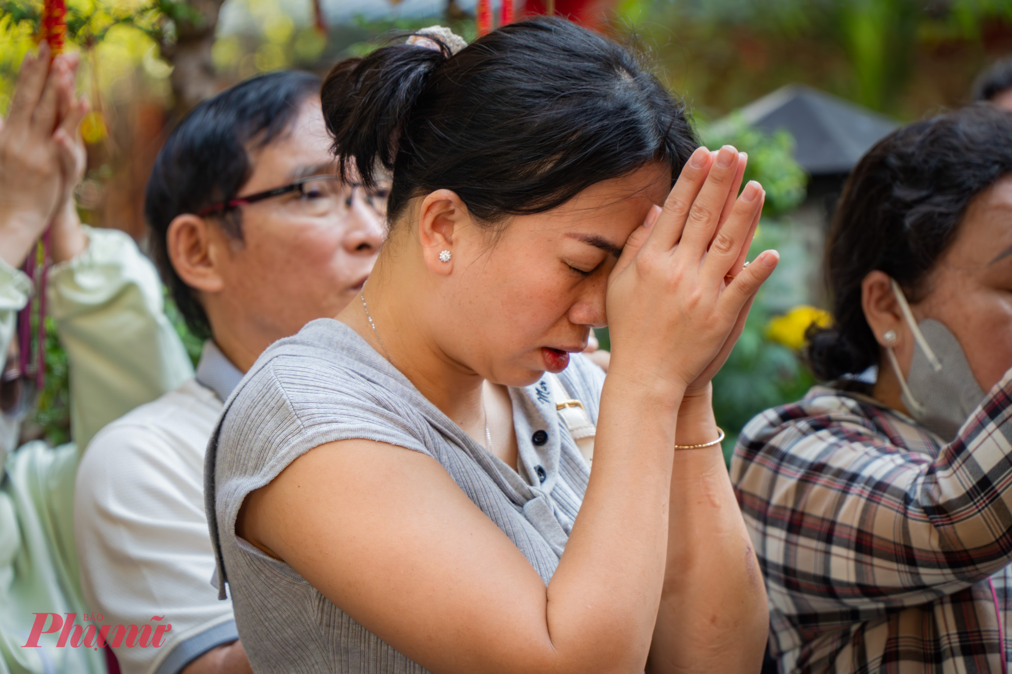 Năm vừa qua gia đình tôi gặp nhiều điều thuận lợi nên năm nay dù có bận nhiều việc nhưng tôi và bạn bè vẫn bỏ ra chút thời gian đến chùa cầu bình an, gia đình có nhiều sức khỏe để cho công việc trở nên hanh thông, một người dân cho biết.