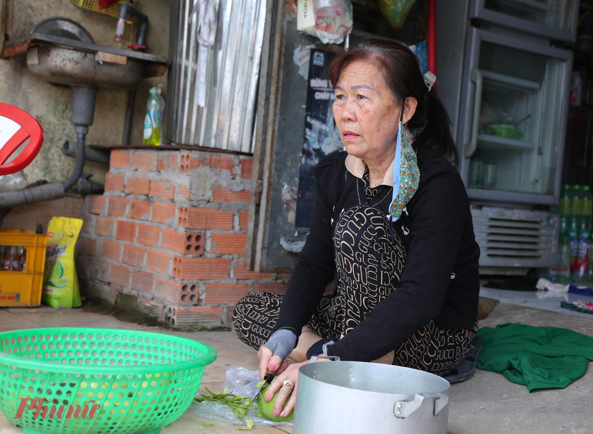 Là một trong những hộ dân bị ảnh hưởng bởi dự án, bà Tạ Thị Băng (70 tuổi, phường Bình Hòa) cho biết gia đình bà phải lùi vào khoảng 16m do nằm trong diện giải tỏa một phần.