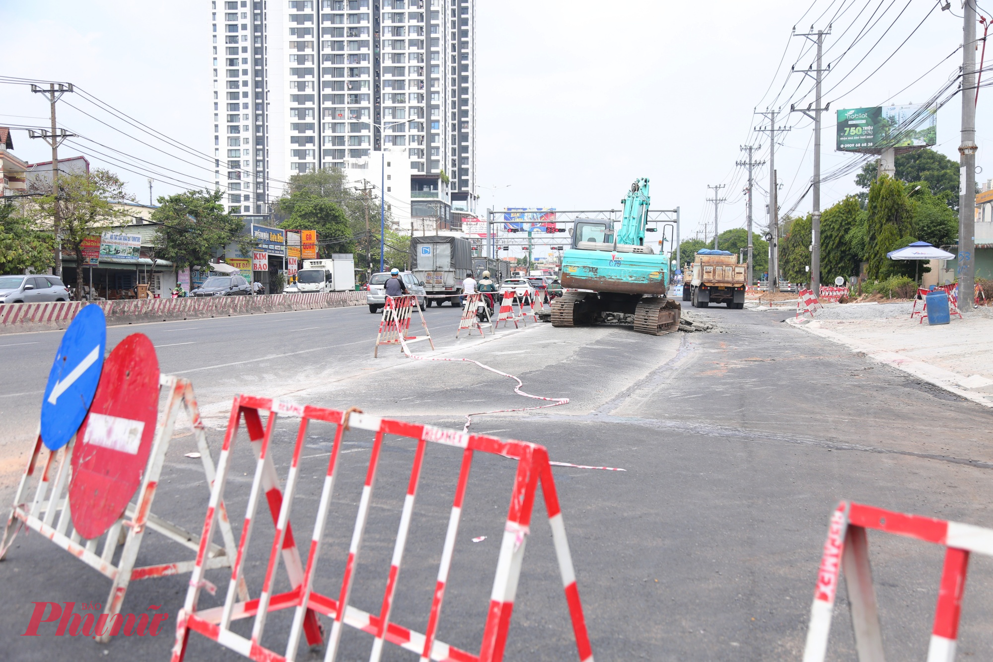 Đơn vị thi công đang hoàn thiện 