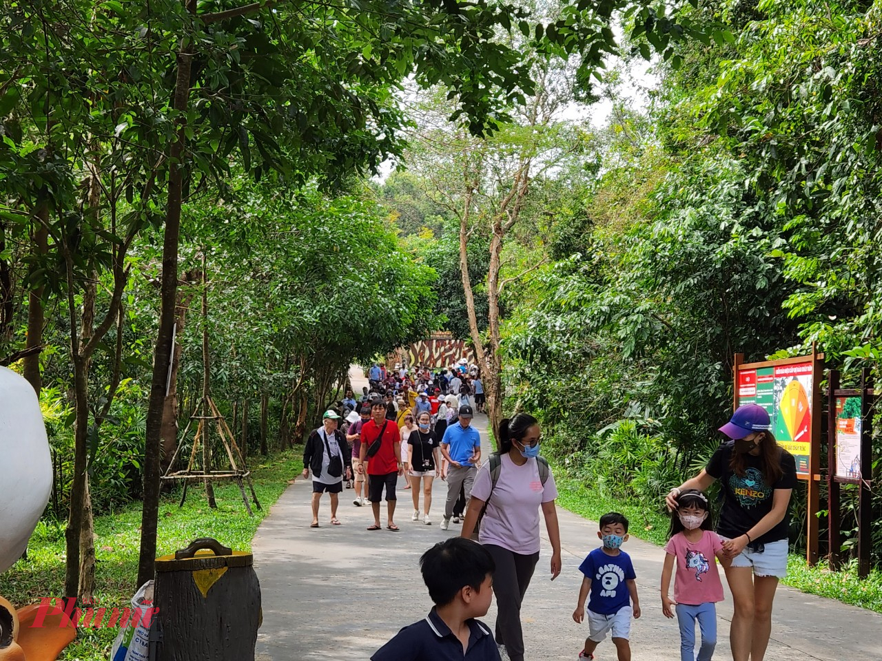 Nhiều doanh nghiệp hoạt động trong lĩnh vực du lịch tại Phú Quốc đều ký Bộ quy tắc ứng xử du lịch - Ảnh Phú Hữu