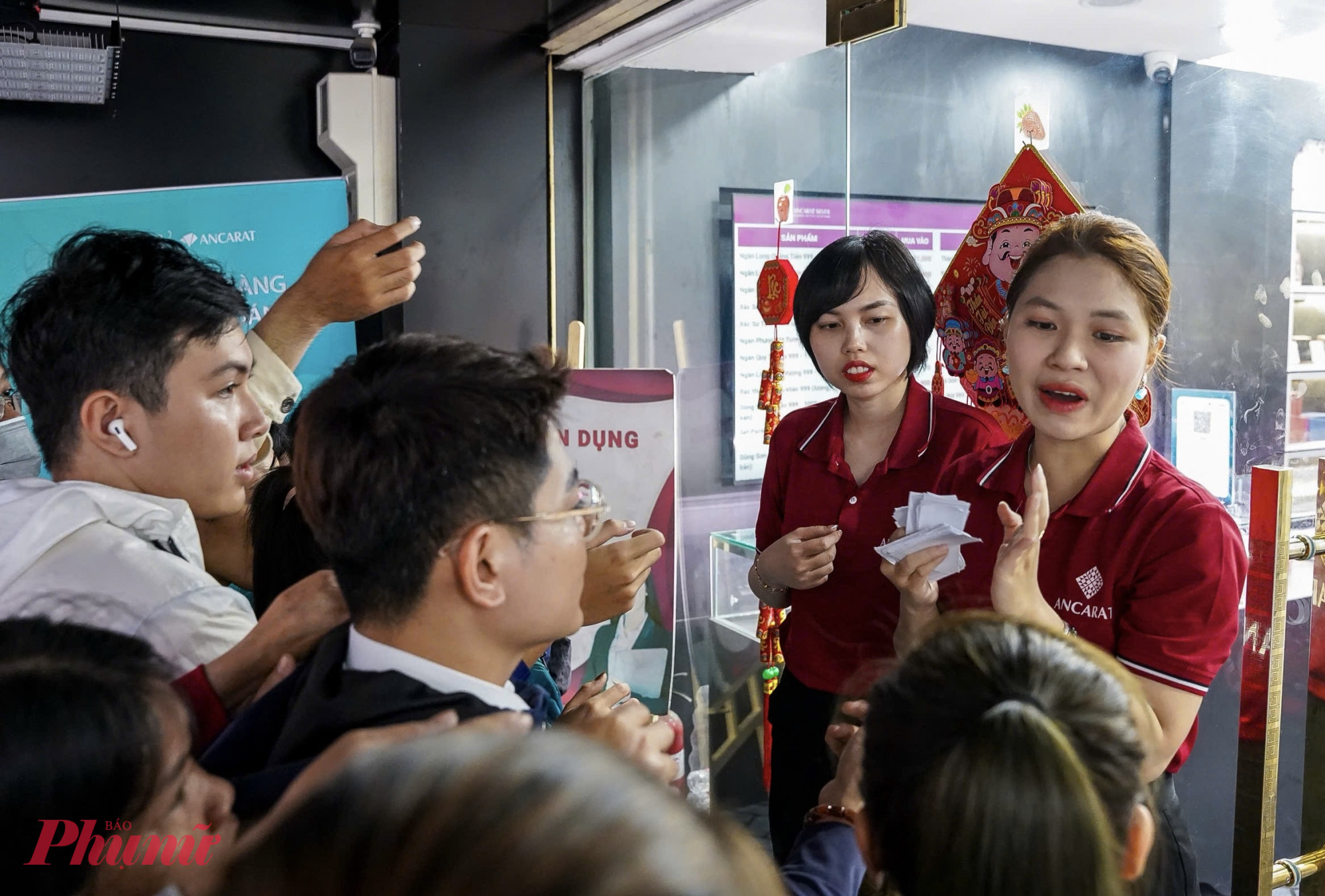 Tại trụ sở kinh doanh 