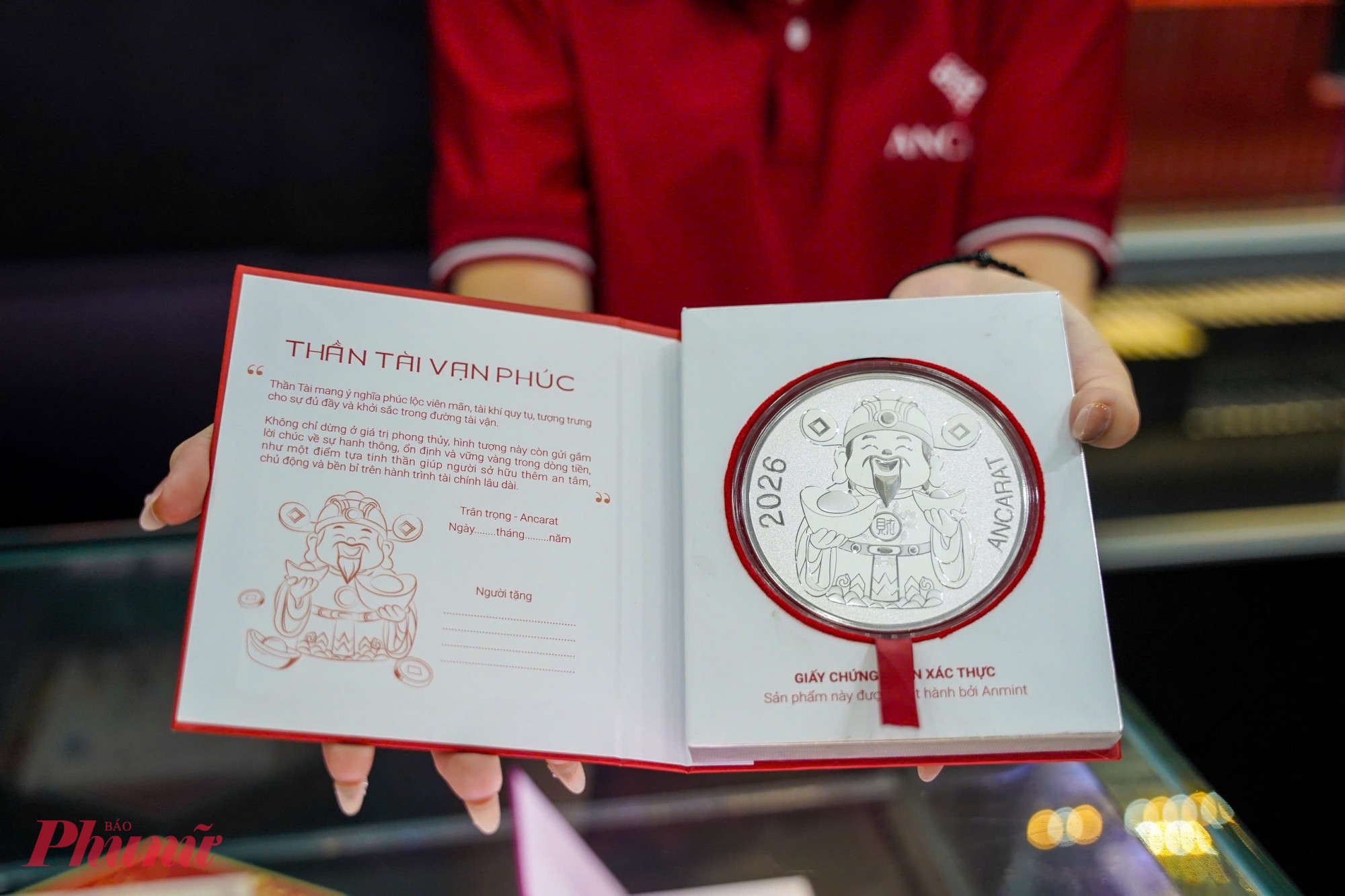 Các sản phẩm bạc miếng hình thần tài hút khách tại A